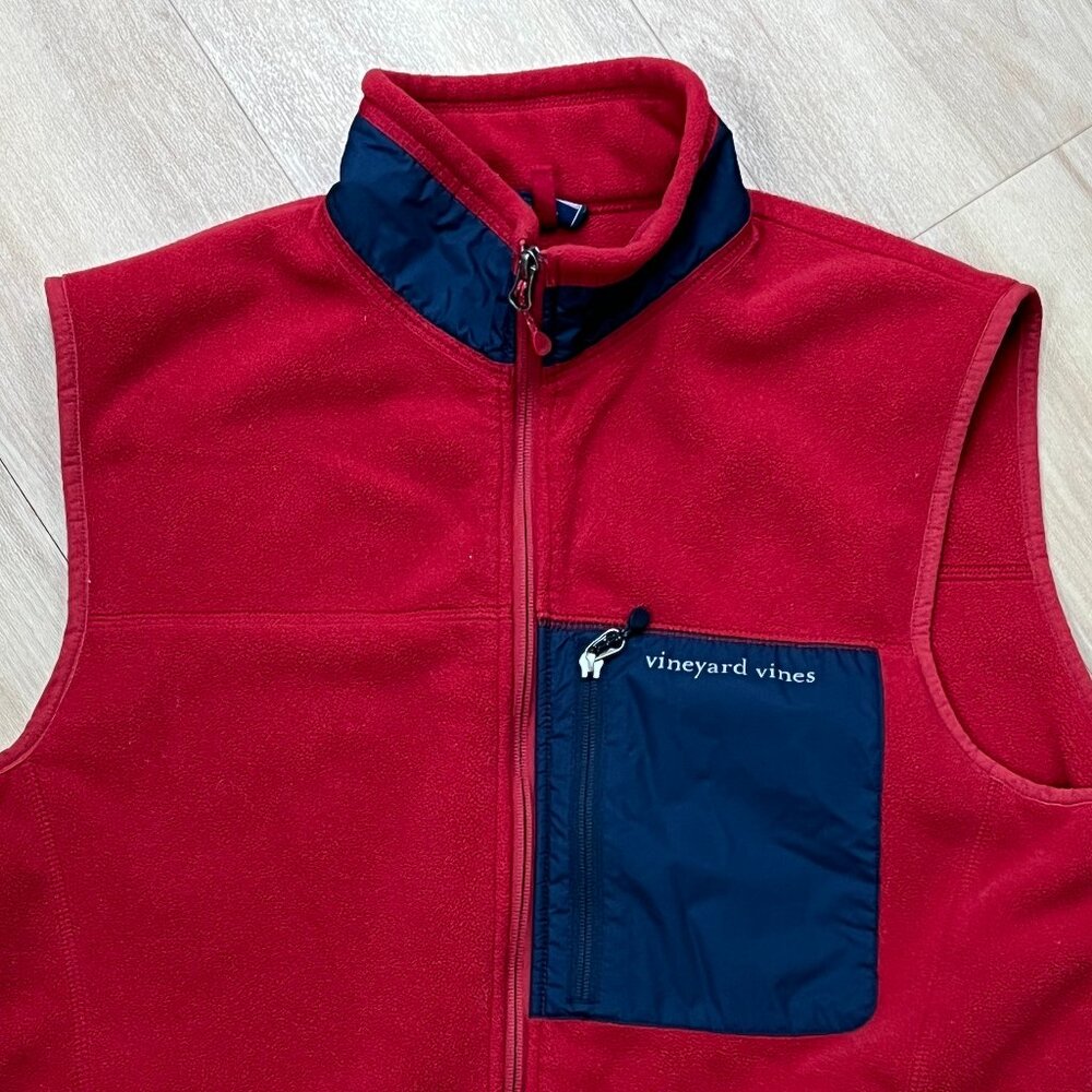 Vineyard Vines Fleece Vest in Red with Navy Accents Full Zip 5 pockets Warm